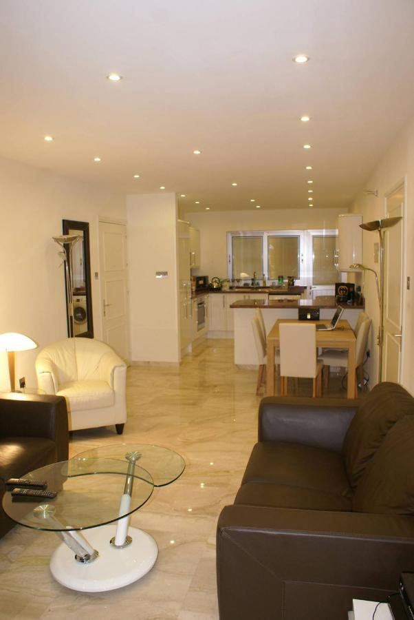 Amathusia Beach Apartment Limassol Exterior foto